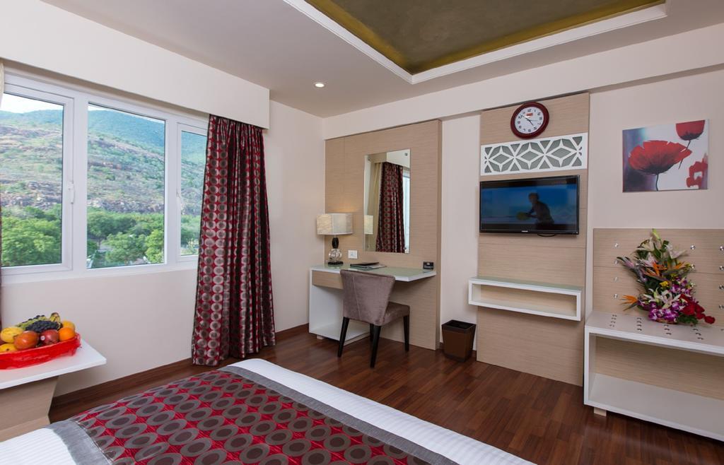 Pai Viceroy Hotel Tirupati Phòng bức ảnh